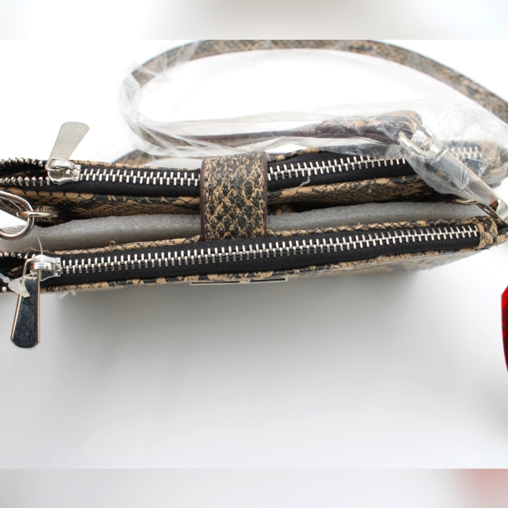 Carlos by Carlos Santana Snakeskin Wallet Crossbody – NWT - Picture 3 of 6